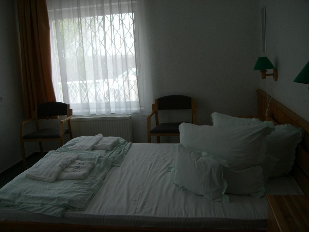 Napfuerdo Vendeghaz Hotel Mezokovesd Exterior photo